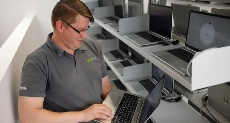 Einrichtung und Konfiguration von Notebooks im Client Lifecycle Management durch IT Mitarbeiter
